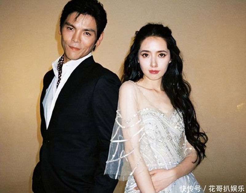 QQ音乐巅峰之夜郭碧婷露面十分钟 全网研究她眉间那道纹